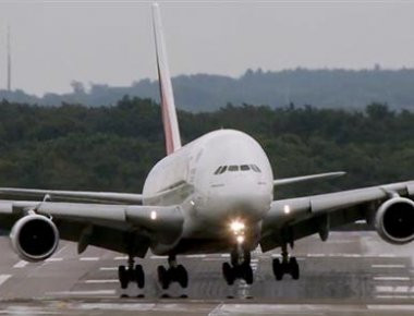 Τρομακτική προσγείωση αεροπλάνου μέσα σε ισχυρή καταιγίδα (βίντεο)